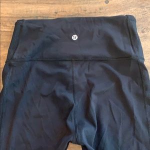 Lululemon crop leggings size 6 excellent condition